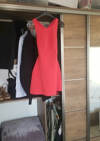 Nâr çiçeği kırmızısı halter yaka sırtı cup detaylı Zara 36 bdn.