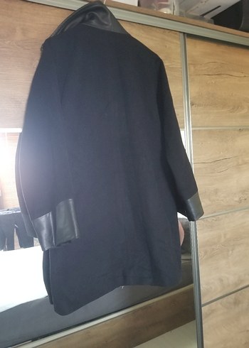 s Beden Oversiz form Kalın kaşe Kaban.S/M uyumlu.Gerçek deri detaylı