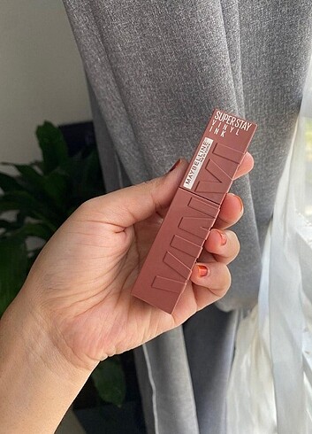 MAYBELLİNE LİKİT PARLAK RUJ CHEEKY RENGİ