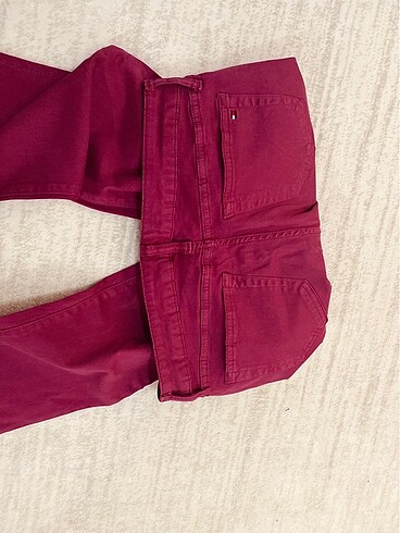 Tommy Hilfiger Tommy marka M bedene uygun pantolon