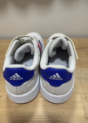 Çocuk Beyaz Renkli Çizgili Spor Ayakkabı - Görsel 2