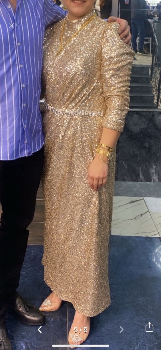 Uzun Kollu Drapeli Altın Abiye Elbise - Görsel 3