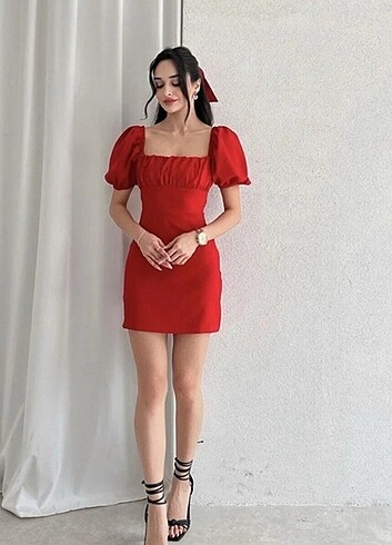 Kirmizi mini elbise