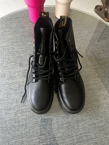 Dr. Martens Bot