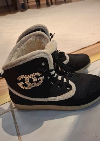 Ugg Chanel Siyah Suet Bilekli Bot