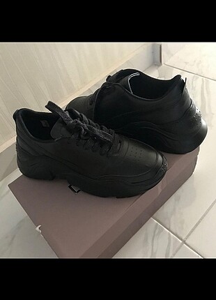 Siyah deri spor ayakkabı 