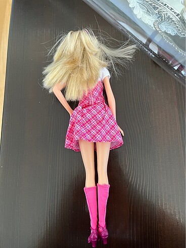Barbie Barbie Prenses okulu bebeği