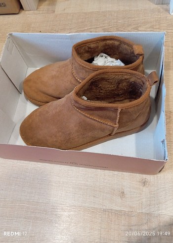 Marjin Bej Tokalı Rahat Bot Ugg