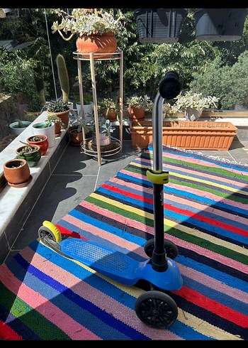 Çok Renkli Çocuk Scooter'ı