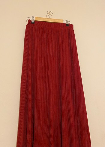 Düz Kırmızı Piliseli Uzun Etek - Görsel 3