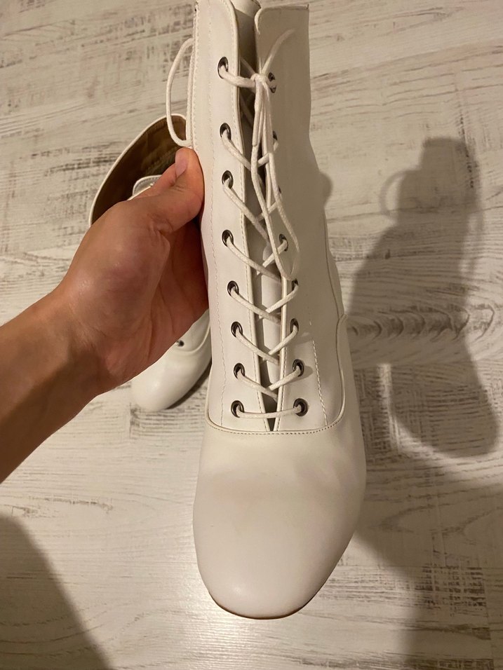 Beyaz Bağcıklı Deri Topuklu Kadın Bot - Görsel 5