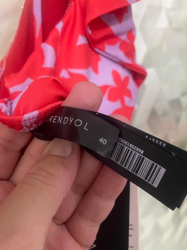 Kırmızı Drapeli Bağlamalı Kadın Mayo - Görsel 5