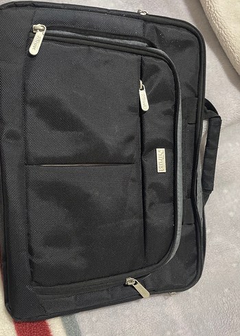 Trust Sik Ve Fonksiyonel Siyah Laptop Cantasi