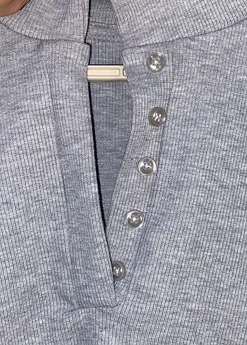 Gri Düğmeli Yakalı Kadın Triko - Görsel 2