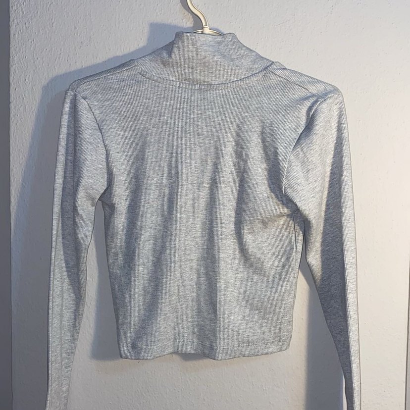 Gri Düğmeli Yakalı Kadın Triko - Görsel 3