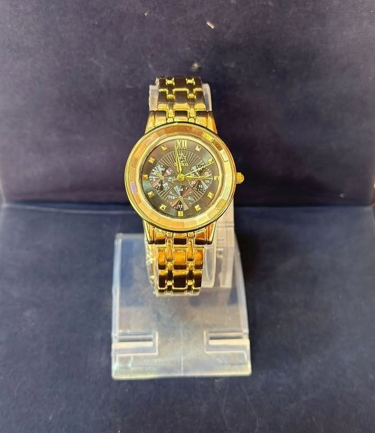 Altın Renkli Kadın Klasik Saatler - Görsel 2