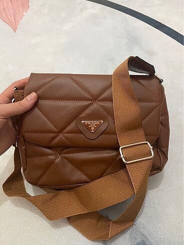 Prada Kol çantası
