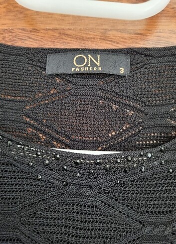 ON Fashion markalı siyah bluz