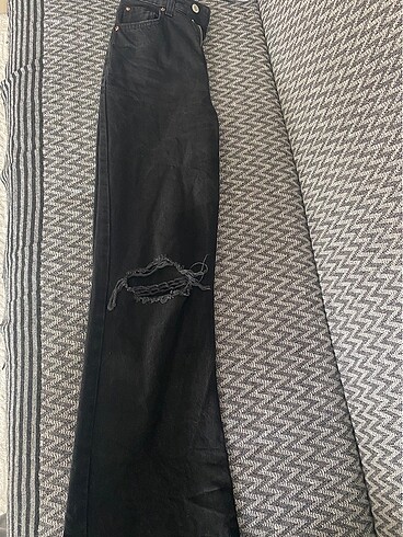 Bershka yırtık jean