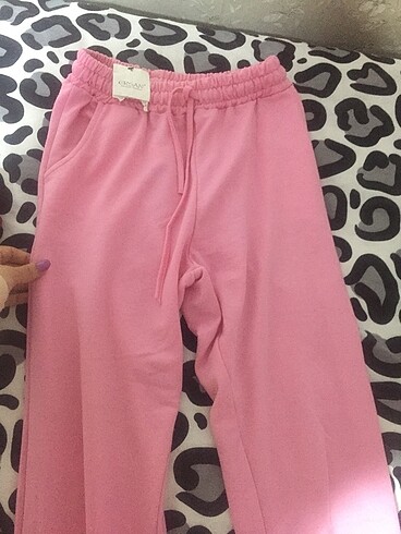 pembe lastikli paça eşofman