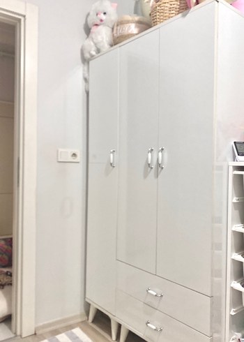 Ikea Beyaz ve Gri Bebek Beşiği