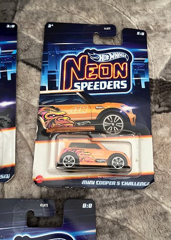 Beden Hot Wheels Neon Speeders Oyuncak Arabalar Seti