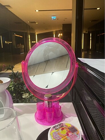 Pembe ayna