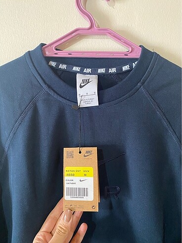 m Beden Orijinal etiketli kadın Nike sweatshirt