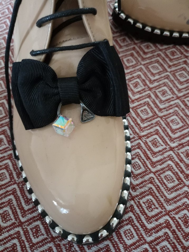 Bej Parlak Yüksek Topuklu Fiyonk Detaylı Bot - Görsel 2