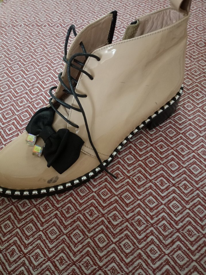 Bej Parlak Yüksek Topuklu Fiyonk Detaylı Bot - Görsel 4