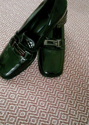 Siyah Parlak Yılan Desenli Tokalı Klasik Kadın Ayakkabı, deri - Görsel 2