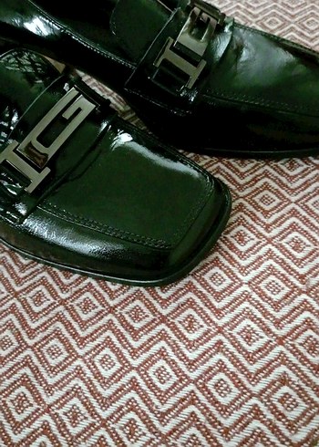 Siyah Parlak Yılan Desenli Tokalı Klasik Kadın Ayakkabı, deri - Görsel 4