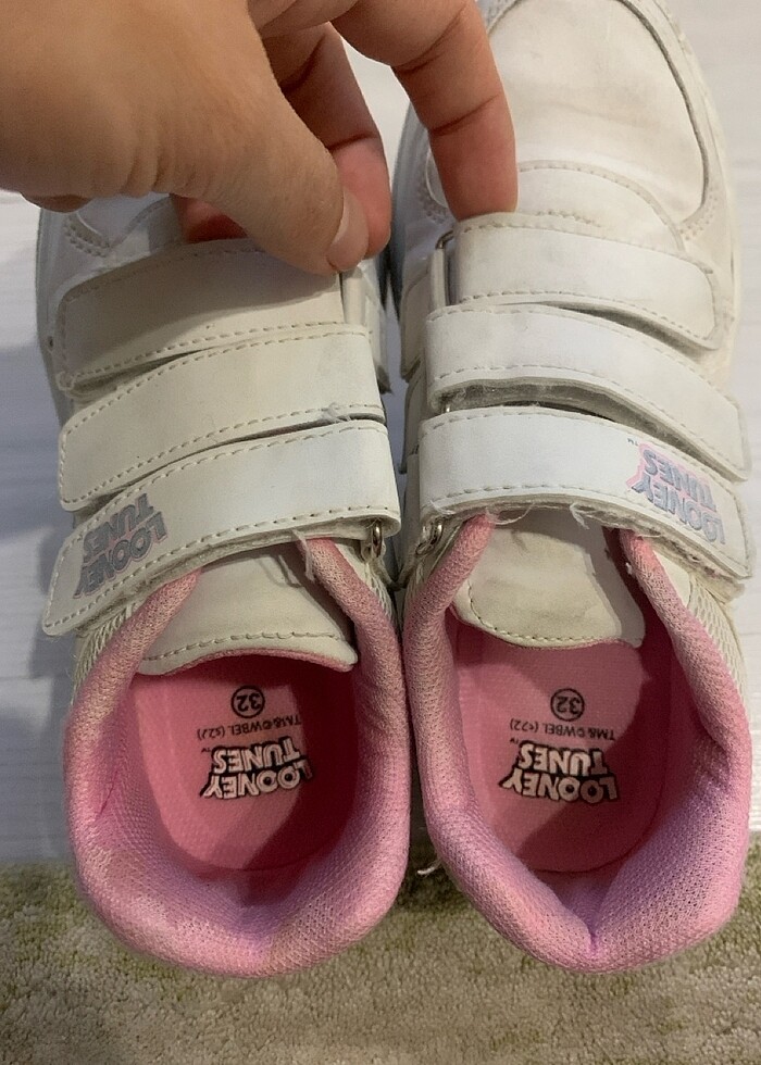 Beyaz spor ayakkabı - Görsel 3