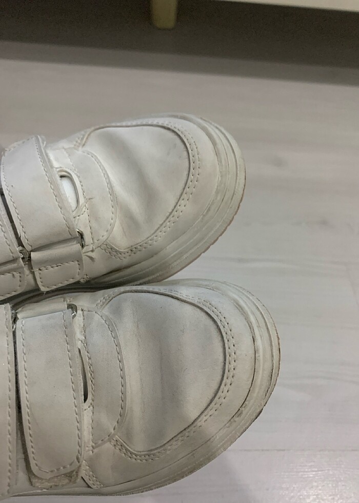 Beyaz spor ayakkabı - Görsel 4