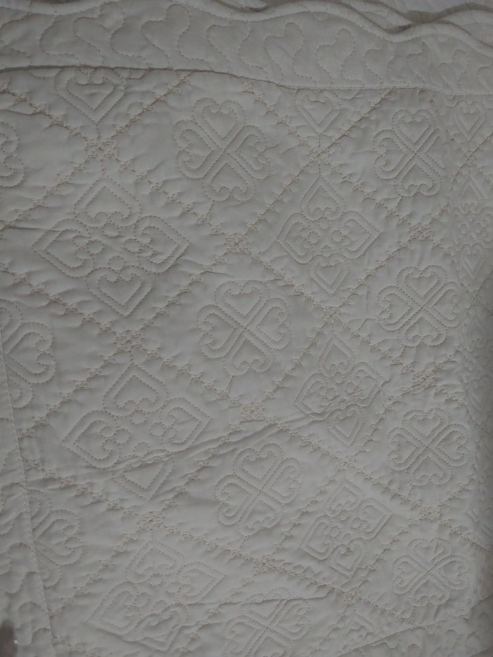 Beyaz Nakışlı Yatak Örtüsü - Görsel 2