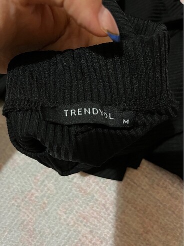 m Beden trendyolmilla sort etek