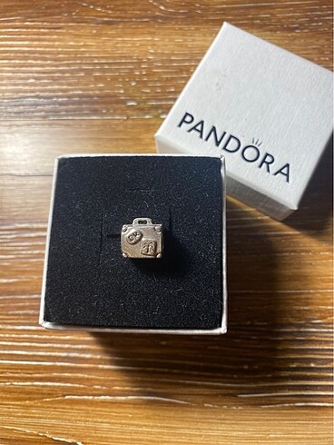 Pandora Pandora bavul charm