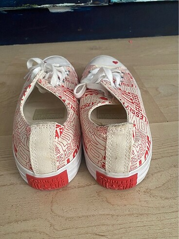 38 Beden kırmızı Renk Kalp detay converse