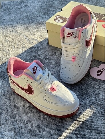 36 Beden beyaz Renk Nike Air Force 1 ?Kiraz? İthal Ürün
