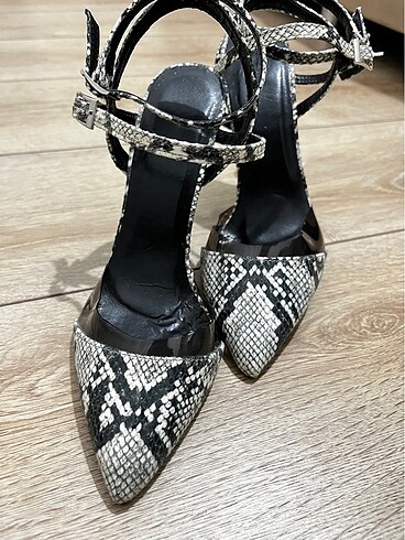 Diğer Yılan derili topuklu stiletto