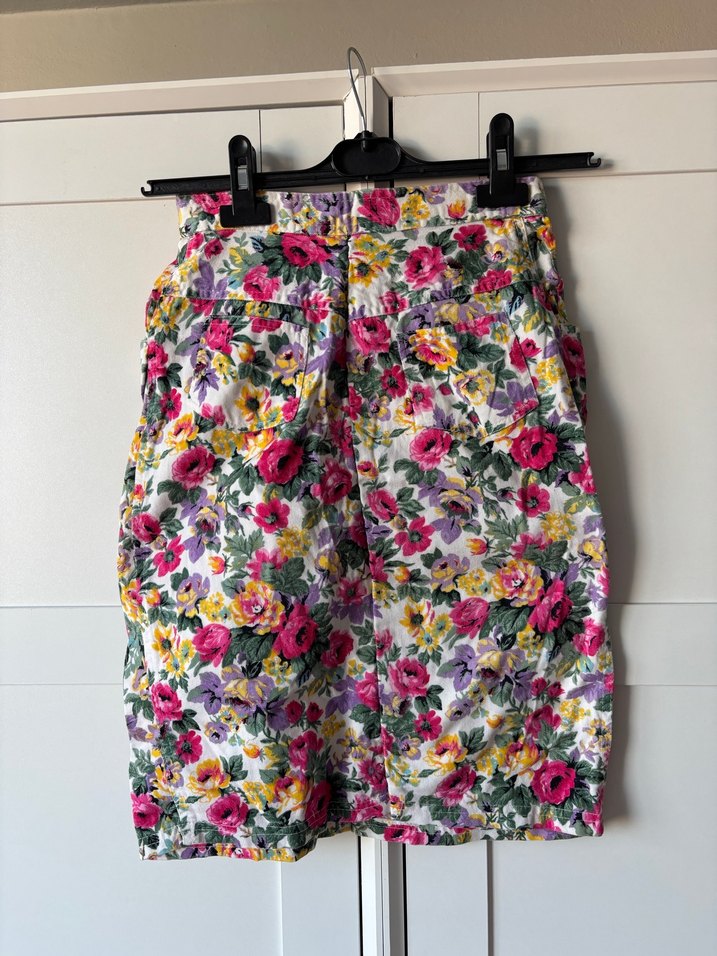 Çiçek Desenli Renkli Düğmeli etek - Görsel 3