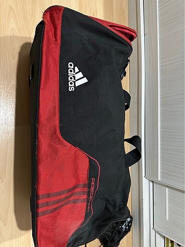 Orijinal adidas Predator spor çantası