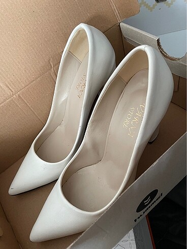 Beyaz stiletto