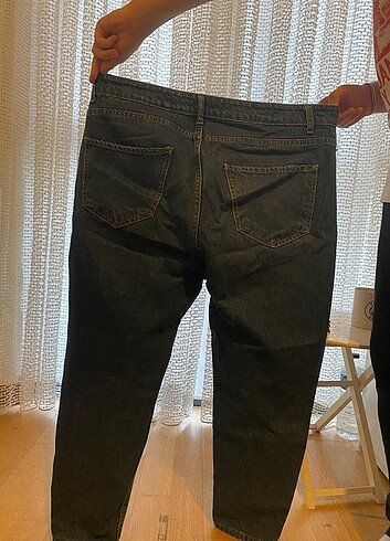 Diğer Flaw wears Jean 