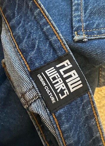 32 Beden Flaw wears Jean