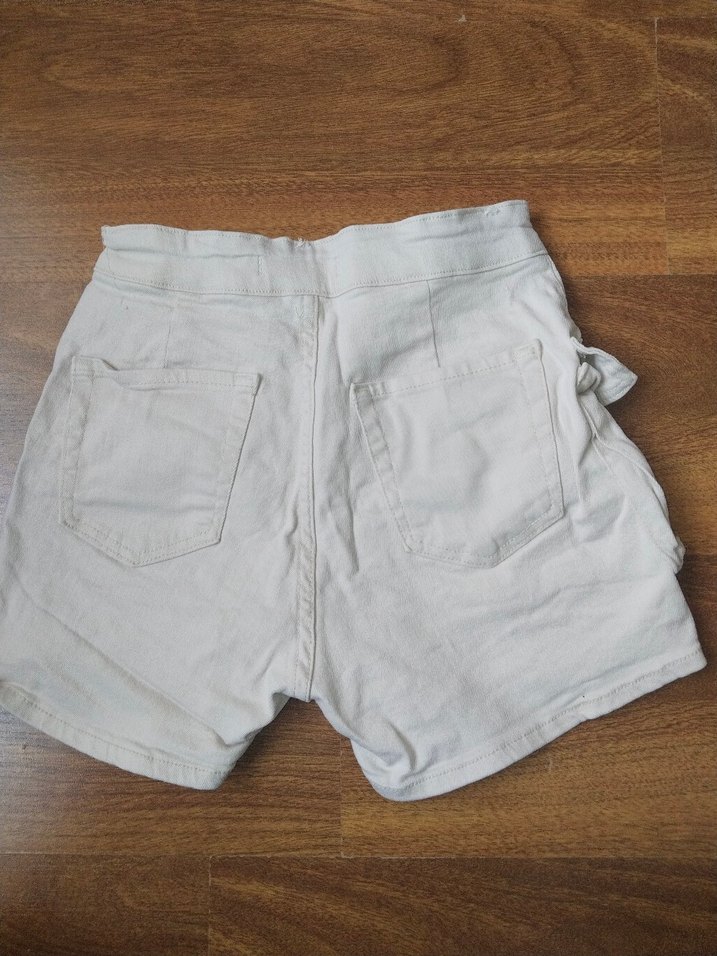 Düğmeli Bej Yüksek Bel Kadın Şort - Görsel 2