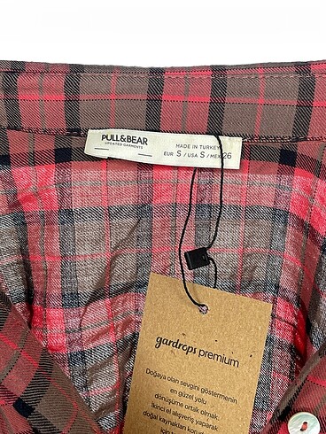 s Beden çeşitli Renk Pull and Bear Gömlek %70 İndirimli.