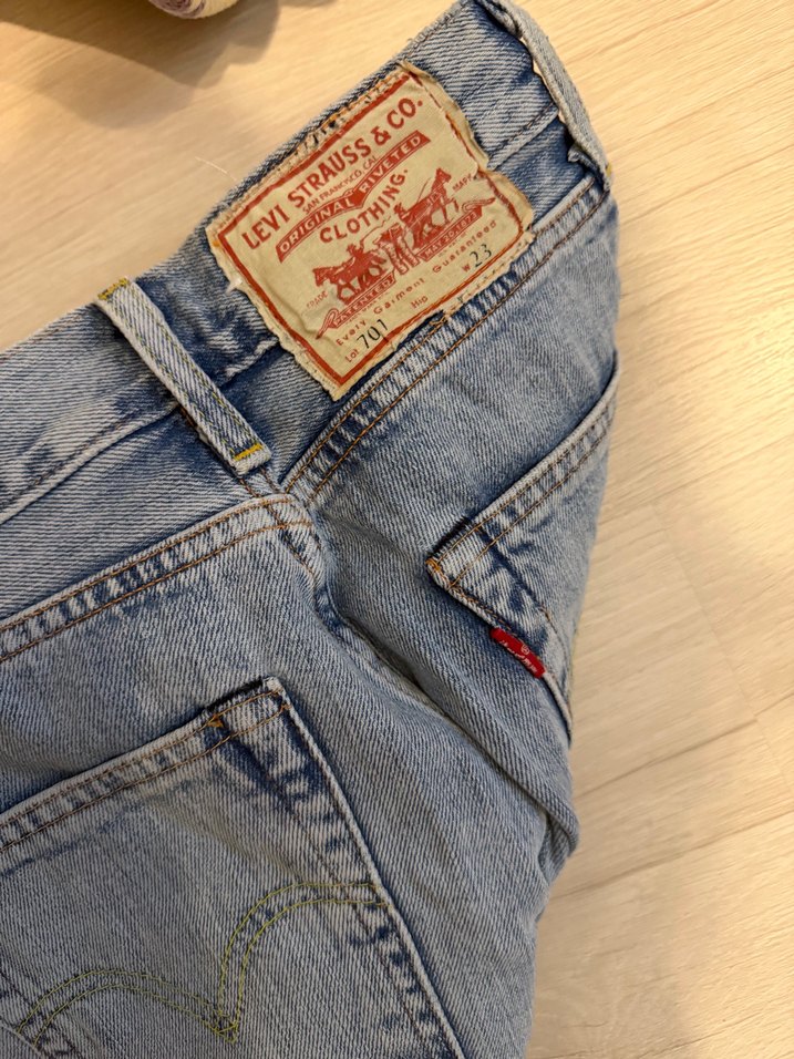 Levis jean 701 model — görsel 2/3