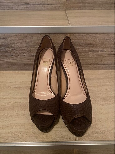 Kahverengi yüksek topuklu abiye ayakkabı