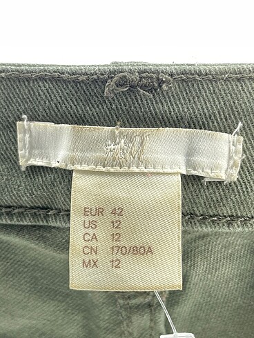 42 Beden haki Renk H&M Mini Şort %70 İndirimli.